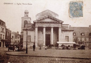 L'ancienne église Notre Dame place Hugues Plomb.