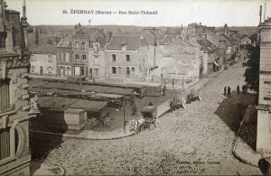 Le marché, place du Pont Neuf, avant la construction de la halle et la rue Saint Thibault.